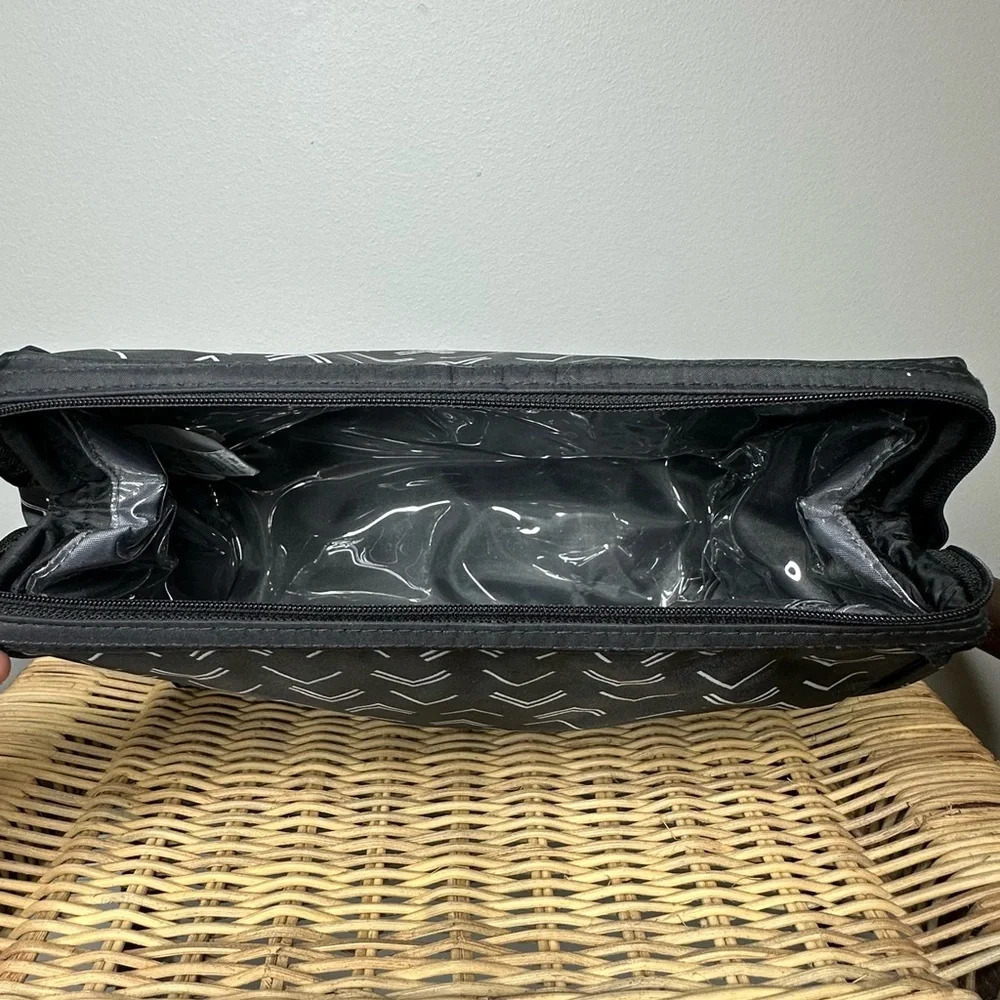 Thirty-One Essentials Beauty Cosmetic Toiletry bag Tip Top Chevron print - Picture 3 of 4